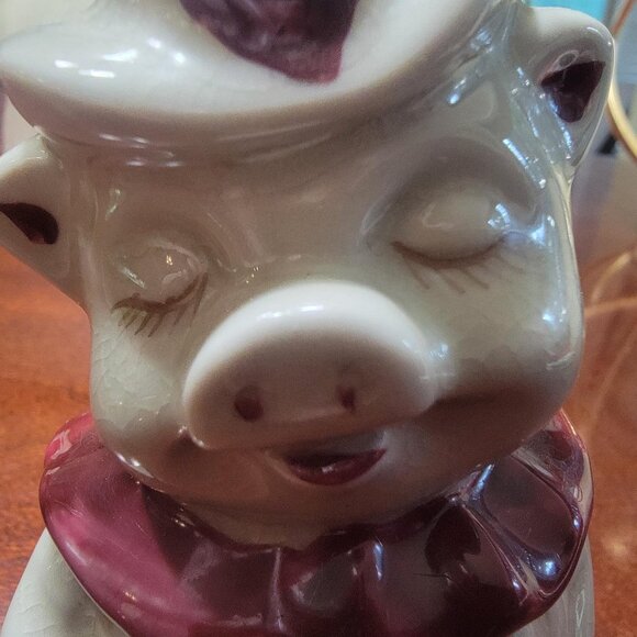 1940s Vintage Shawnee Salt and Pepper Shakers Smiley and Winnie Pigs - Picture 5 of 13